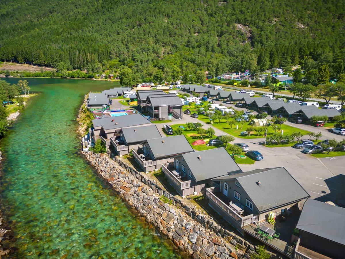 Hotel Mikkelparken Ferietun Kinsarvik Exterior foto